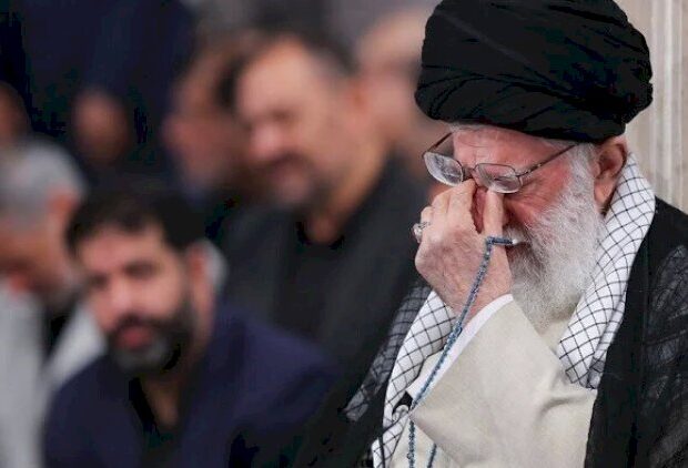 Xameneinin olduğu yerin koordinatlarını kim verib?