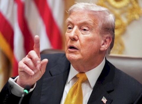 Tramp Çinə səfərini təxirə saldı