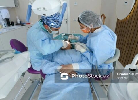 Stomatoloqa müraciət edən qadın sağlam dişlərini də itirib? – VİDEO