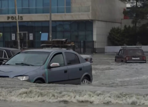 Yağış Sabunçu vağzalının qarşısını iflic günə saldı – Video