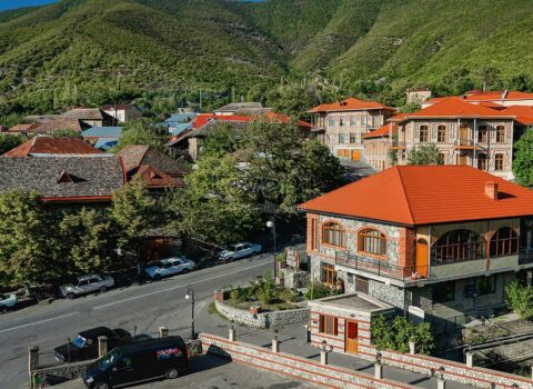 Səyahət planları alt-üst oldu: Bölgələrimizə axın var