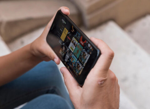 Telefon kamerası vasitəsilə kimisə izləyə bilərsinizmi?