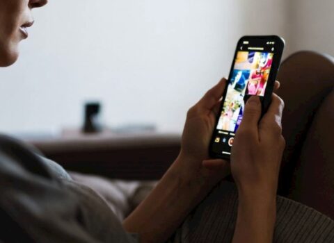 İnternetdə tanış olduğunuz qız sizi kinoya dəvət edərsə… — Tələdir!