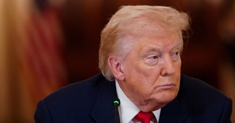 Tramp yenə də Obamanı hədəfə aldı – FOTO