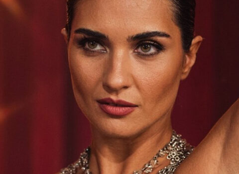 Tuğba gecə klubunda rəqs edəcək