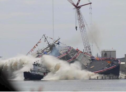 Bu ölkədə gəmi qəzası – Yüzlərlə ekipaj üzvünün taleyi naməlumdur