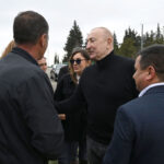 “Yaxşı nümunə göstərirsiniz, gərək əhali artsın” – Prezidentdən 6 uşaqlı ataya