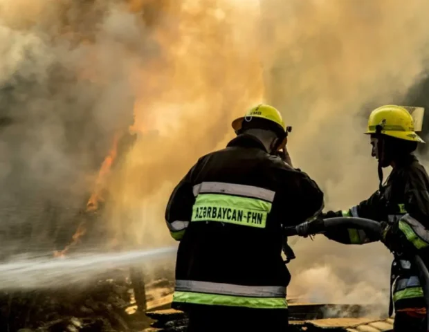 Bakıda binada yanğın – ÖLƏN VAR
