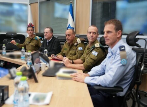 Müdafiə naziri: Hizbullah atəşkəs üçün yalvarır