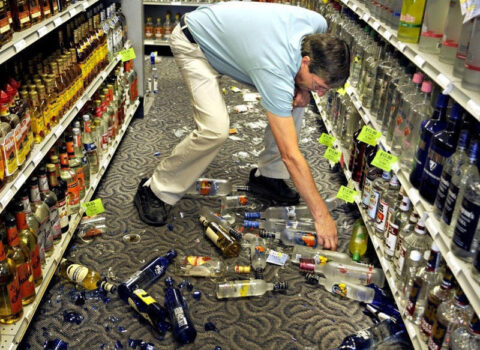 Mağazada bilmədən məhsul sındırdınsa, pul ödəməlisən? – QANUN