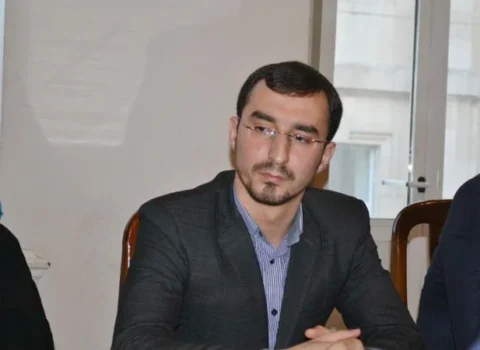 Taleh Bağırzadənin oğlu 17 yaşlı qızın yumruqla burnunu sındırdı