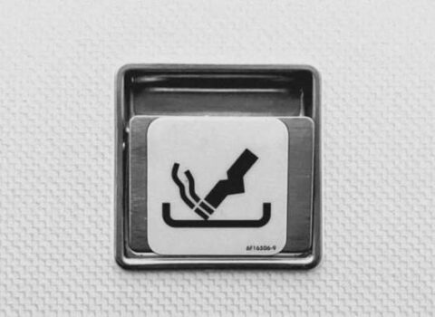 Təyyarədə siqaret qadağandırsa, niyə külqabı var?