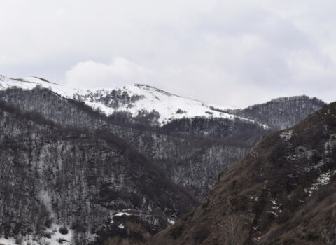 Kəlbəcər və Laçına qar yağdı