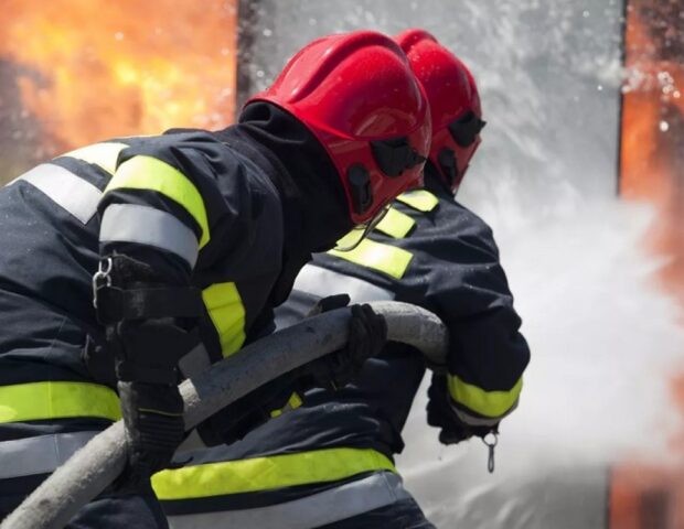 Tovuzda iki mərtəbəli ev yanıb, yaşlı kişi xilas edildi