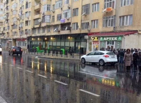 Bakıda DƏHŞƏT: Övladını məktəbə apardı, qayıdanda faciəvi şəkildə öldü – FOTOLAR