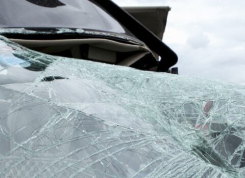 Avtomobildə sıxılı qalmış sürücü belə xilas edildi – VİDEO