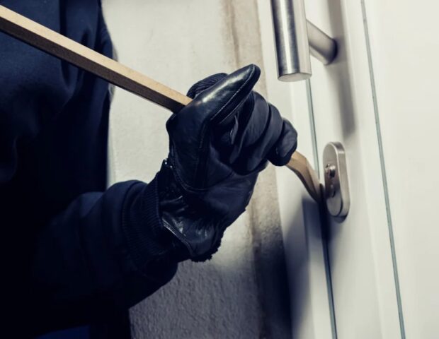 Xəzər rayonunda 20 minlik oğurluq olub