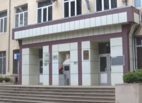 Paytaxtda 7-ci sinif şagirdi məktəbdə özünə xəsarət yetirdi – VİDEO