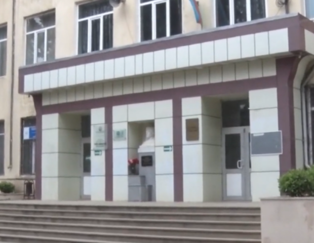 Paytaxtda 7-ci sinif şagirdi məktəbdə özünə xəsarət yetirdi – VİDEO