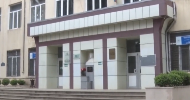 Paytaxtda 7-ci sinif şagirdi məktəbdə özünə xəsarət yetirdi – VİDEO