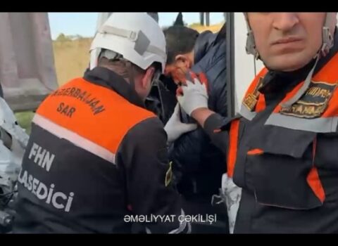 Yasamalda qəza oldu, sürücü belə xilas edildi – VİDEO