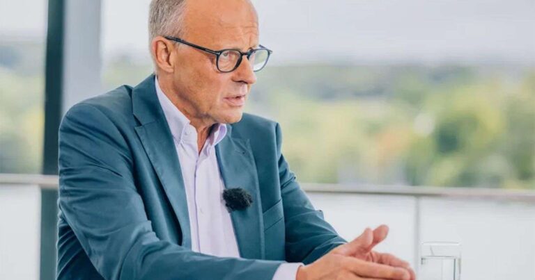 Tramp Almaniya kanslerini tənqid etdi