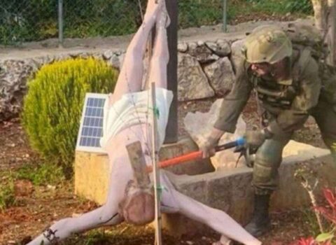 İsrail İsanın heykəlini təhqir edən əsgərləri CƏZALANDIRACAQ