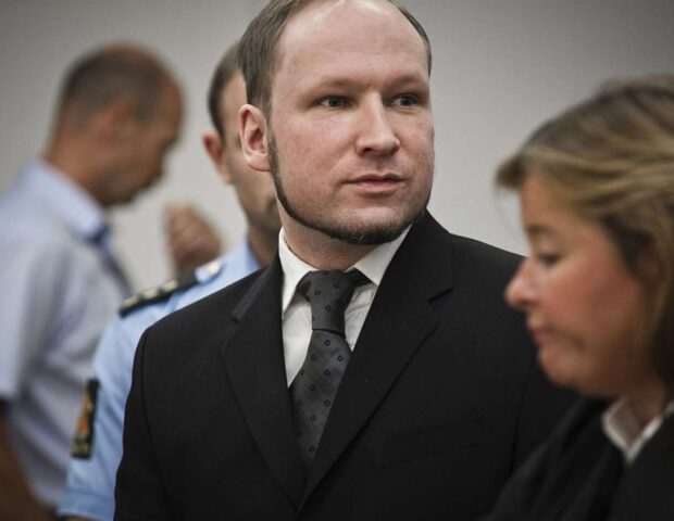 77 nəfəri qətlə yetirən terrorçu yenidən azadlığa çıxmaq istəyir