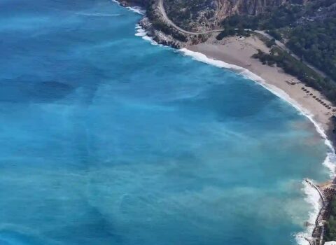 Ölü dəniz yağışlardan sonra rəngini dəyişdi – Fotolar