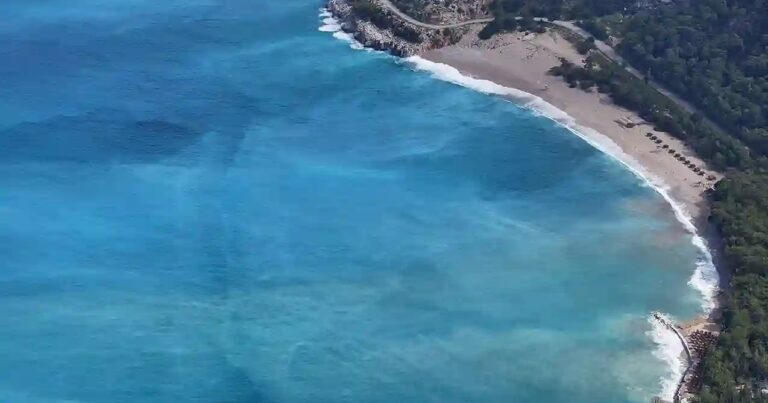 Ölü dəniz yağışlardan sonra rəngini dəyişdi – Fotolar