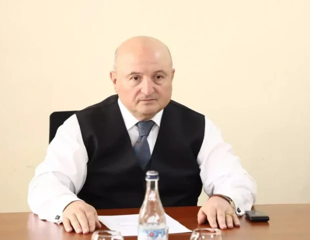 Ermənistanda məhkəmə Gümrü merini həbsdə saxladı