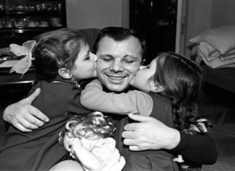 Qaqarinin varisləri – İlk kosmonavtın qızlarının başına nə gəlib?