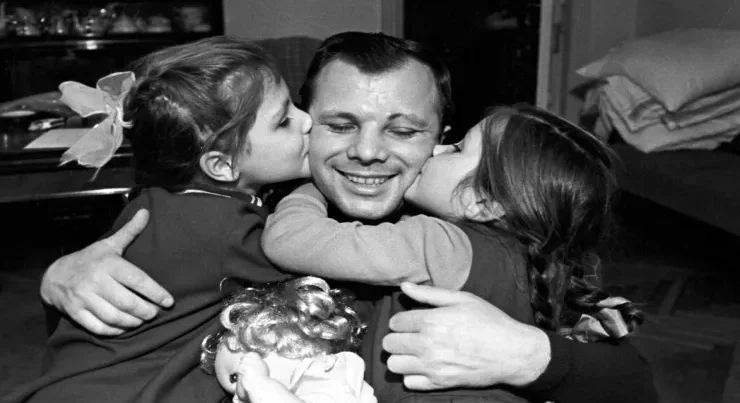 Qaqarinin varisləri – İlk kosmonavtın qızlarının başına nə gəlib?