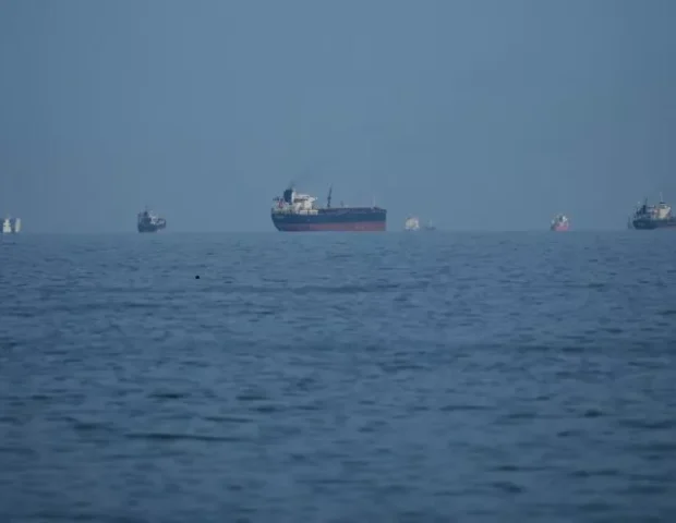 İrandan məhdudiyyət – Gündə on iki gəmi keçə bilər