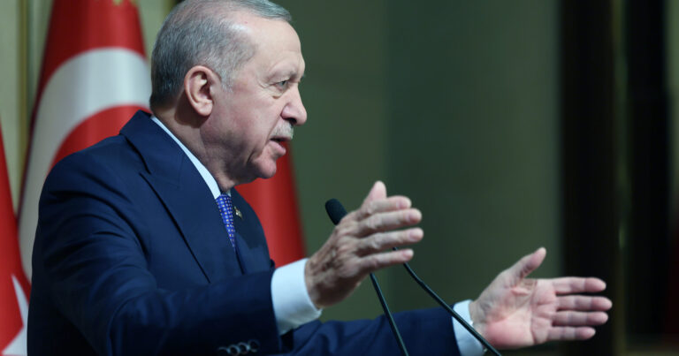 Ərdoğan məktəb qətliamı barədə: “Bu acının siyasəti olmaz!”