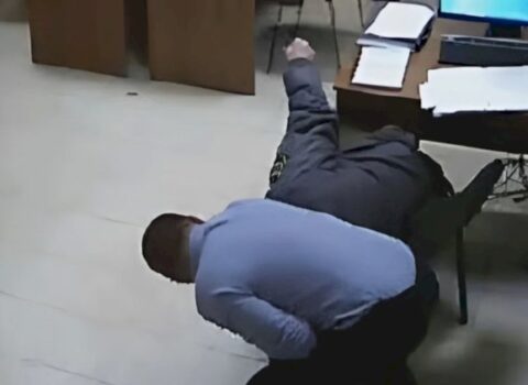 İmişlidə müəllim əməkhaqqına görə direktorla dalaşdı, arvadını və qızını DÖYDÜ – TƏFƏRRÜAT