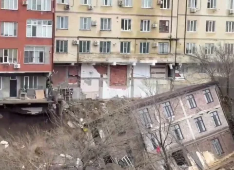 Mahaçqalada iki çoxmənzilli bina çökdü