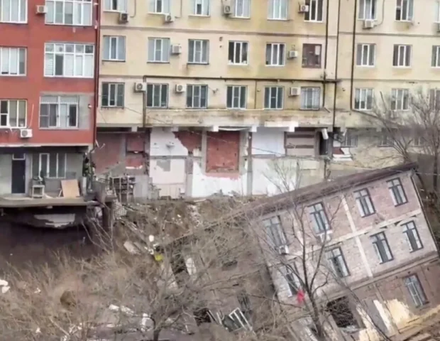 Mahaçqalada iki çoxmənzilli bina çökdü