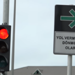 Sürücüləri çaşbaş salan nişan – Qırmızıda keçmək olar+Video