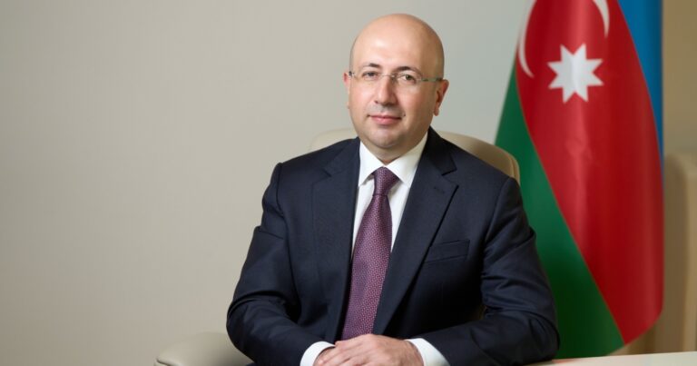 Anar Quliyev inşaatçıları təbrik edib