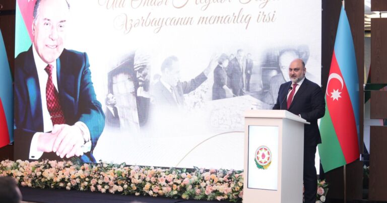 “Ulu Öndər Heydər Əliyev və Azərbaycanın memarlıq irsi” mövzusunda tədbir keçirilib “Ulu Öndər Heydər Əliyev və Azərbaycanın memarlıq irsi” mövzusunda tədbir keçirilib