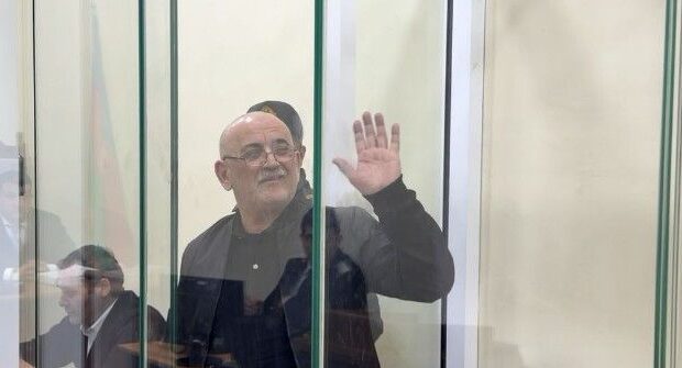 Evdən icazəsiz çıxan gəlinini 6 bıçaq zərbəsi ilə öldürüb – Dəhşətli qətlin təfərrüatı