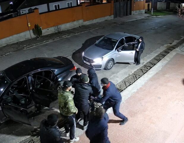 Qonşu kəndlərin güləşçiləri bir-birini yumruqladı, güllə atdı – BU VİDEO DÜNYAYA YAYILDI