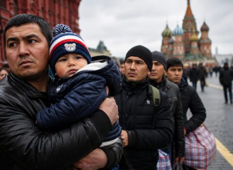 Rusiyada miqrantlara zərbə: Uşaq pulu üçün 5 il şərti