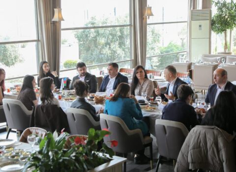 “Senior Talks” layihəsinin davamı: Aydın Veysəloğlu ADA tələbələri ilə yenidən görüşdü