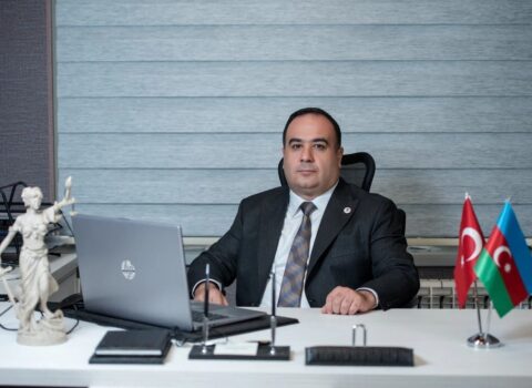 Səfirlik divarlarının arxasında nələr baş verir?