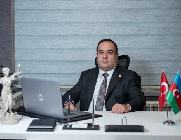 Səfirlik divarlarının arxasında nələr baş verir?