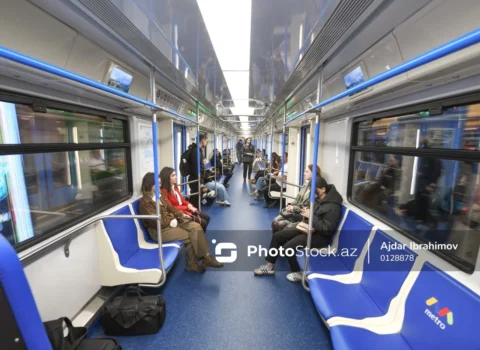 Bakı metrosunda qatarın informasiya sistemi sıradan çıxdı