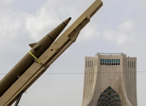 İran bütün regionu qaranlığa qərq etməklə hədələdi