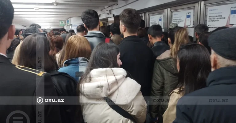 Səhər saatlarında Bakı metrosunda sıxlıq – FOTOLAR